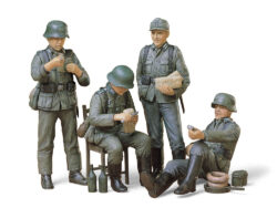 Tamiya 35129 1/35 German Soldiers at Rest