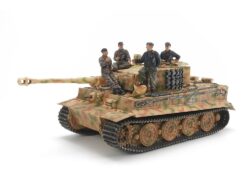 Tamiya 25401 1/35 German Tiger I Late Version w/Ace Commander and Crew Set