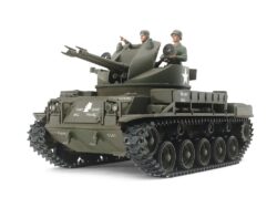 Tamiya 35161 1/35 U.S. Self-Propelled A.A. Gun M42 Duster (w/3 Figures)
