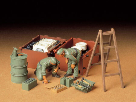 Tamiya 35180 1/35 German Tank Engine Maintenance Crew Set