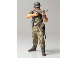 Tamiya 36303 1/16 WWII German Elite Infantryman
