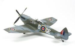 Tamiya 60321 1/32 Supermarine Spitfire Mk.XVIe