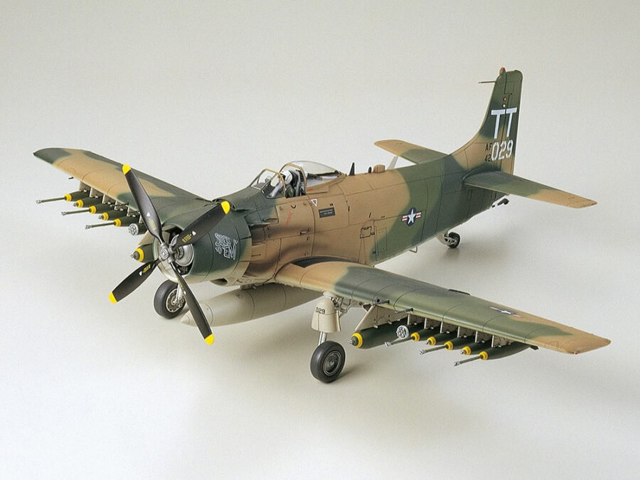Tamiya 61073 1/48 Douglas A-1J Skyraider U.S. Air Force：圖片 1
