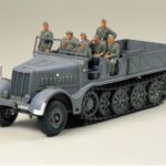 Tamiya 35239 1/35 German 18 Ton Heavy Half-Track "FAMO"