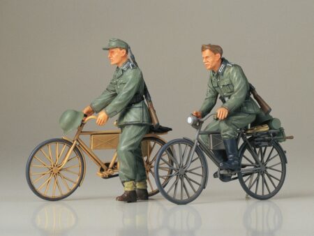 Tamiya 35240 1/35 German Soldiers With Bicycle