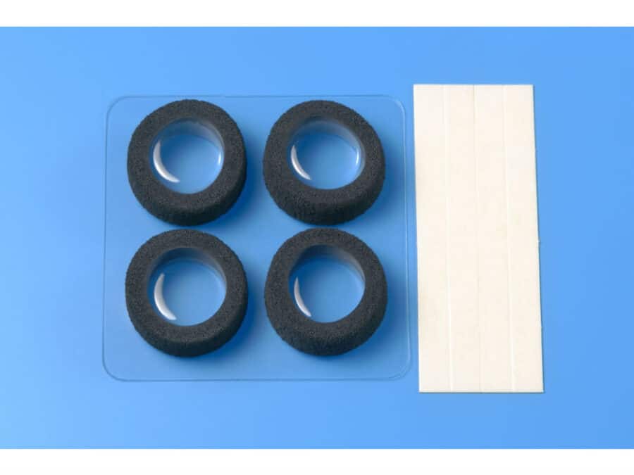 Tamiya 15388 Narrow Reston Sponge Tires (Black)：圖片 1