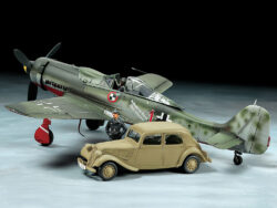 Tamiya 25213 1/48 Focke-Wulf Fw190 D-9 JV44 & Citroen Traction 11CV Staff Car Set