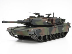 Tamiya 25216 1/35 M1A1 Abrams Tank "Ukraine"