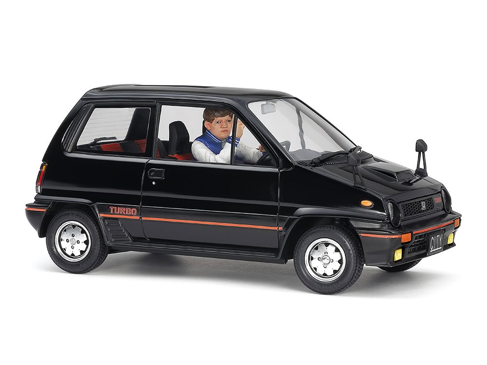 A bulged hood and an exclusive bumper with square fog lamps create a fearless styling.The red line circling the body is represented by slide marks.