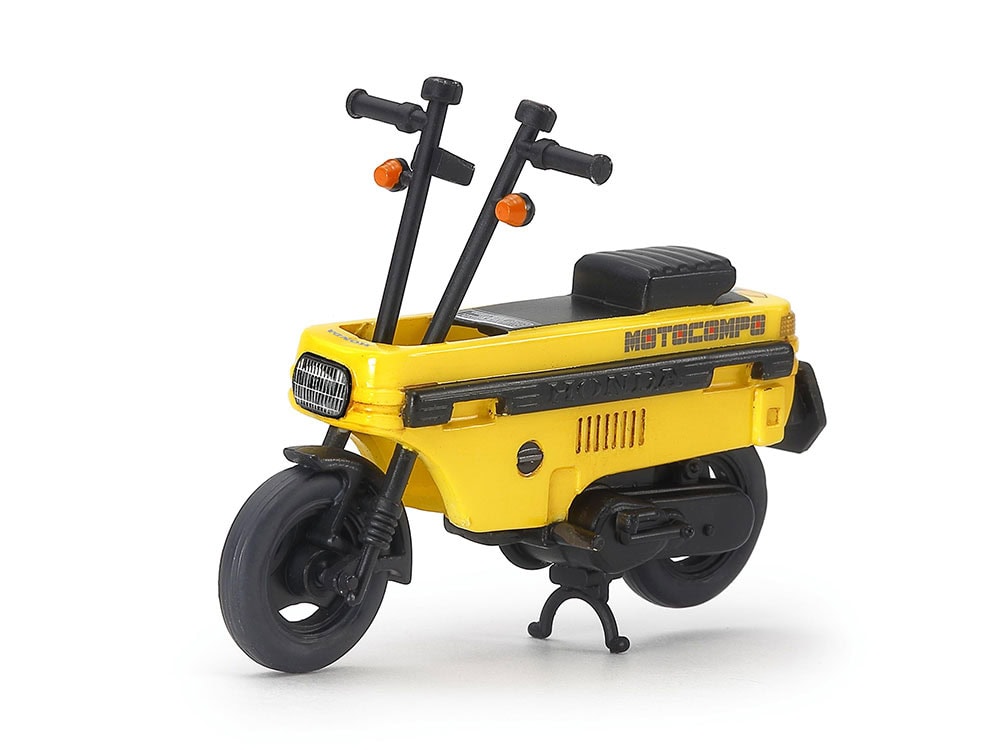 The set also includes a scooter, Moto Compo, which was released at the same time as the City. Stickers for Moto Compo are available in yellow and white body colors, as well as red.